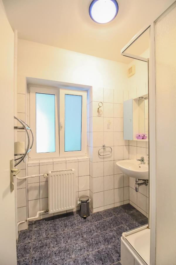 Economic 2Sb Apartment In Lively Area Wien Exterior foto